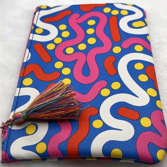 4/$25 Ipsy Glam Bag March 2023 - Bright Color Pattern - Picture 4 of 5